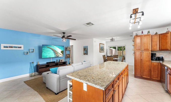 Jupiter Casa | Grateful Gatherings & Ocean Breezes Await This Thanksgiving