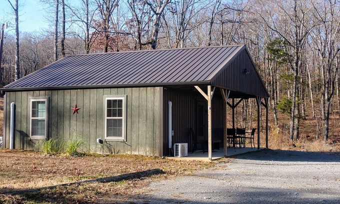 Rosie Cabina | Greasy Bend off-road park 5 min. Batesville speedway 25 min. Batesville 20 min.