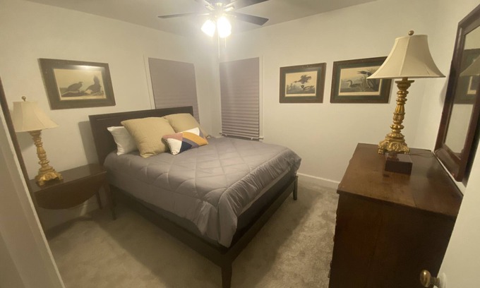 Tuscaloosa Casa | Great 2-bedroom house for Gamedays of a Family getaway! Only 2.8 miles to BDS!