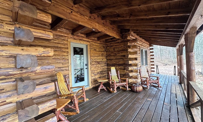 Dover Casa | Great 3 Bedroom Log House in Amish Country