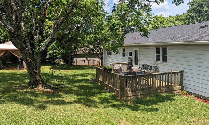 Kingston Casa | Great American Getaway- Small lake town near Knoxville.