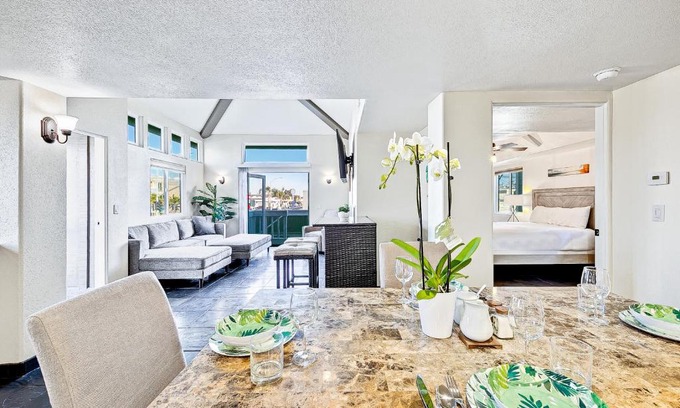 West Newport Casa | Great Balboa Penninsula Home II