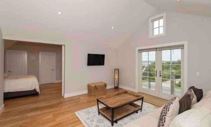 Montauk Casa | Great central location, new constructionheated gunite saltwaterpool
