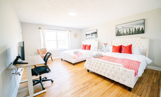 Great Falls Casa | Great Falls Modern Escape: 10BR/5BA Luxury Retreat!