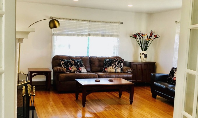 East Norwalk Casa | Great Find Beach Flat!