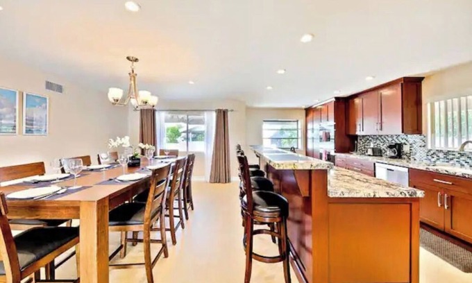 Orange Casa | Great for Family's Disneyland Close 5 Bedrooms, 3 Baths, Sleeps 12 Pool Home