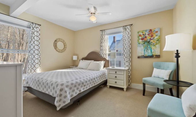 Southwest Harbor Casa | Great Harbor Inn Bermuda Room 22