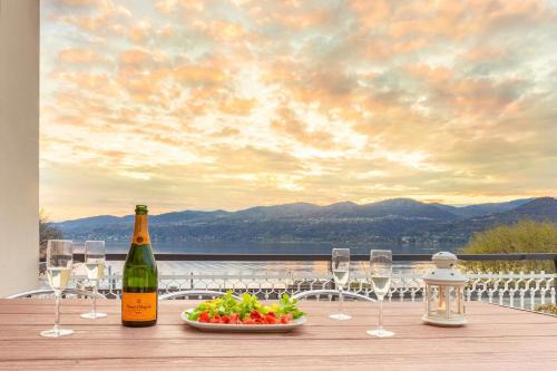 Ispra Apartamento | Great Lake View Artist's Apartment