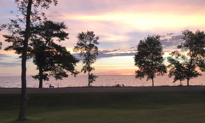 Onamia Cabina | Gran ubicación en Lake Mille Lacs !! Duermen hasta 8