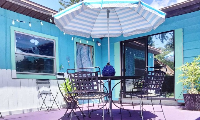 Childs Park Casa | Great location: Restaurants, Shops, Kayak launch, Pinellas Bike trail, and Beach