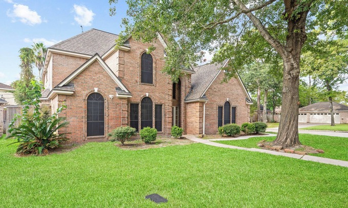 Champion Forest Casa | Great Location, Spacious, Covered Pergola, Pool Table, Games 3,343 sqft Spaces