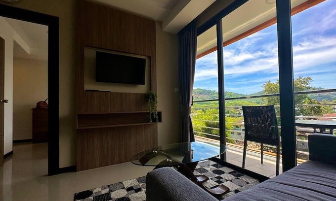 Nai Harn Apartamento | Great mountain view apartment, Pearl 504