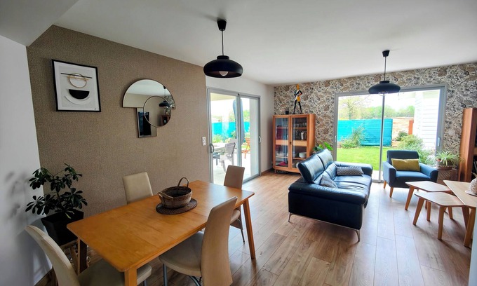 Le Porge Villa | GREAT MULLEIN. Close to the ocean, pets welcome!