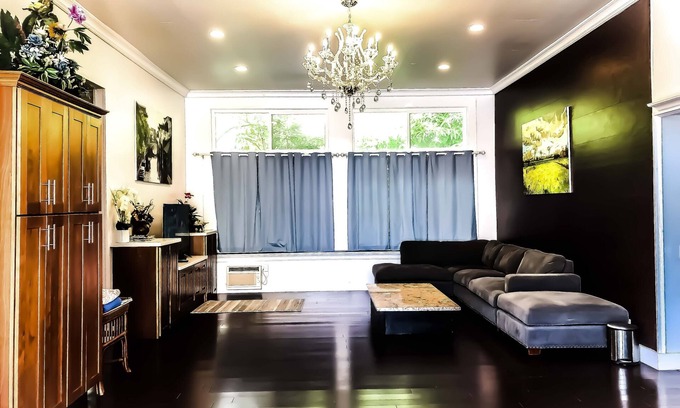 Waimanalo Casa | Great Price! 4800sf 9 rooms 5 baths Gated New House Steps from Waimanalo Beach