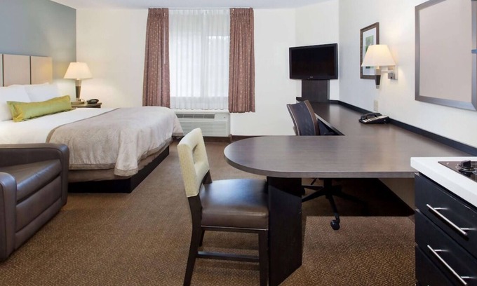 Southfield Casa | Great Relaxing Overnight Stay! Convenient Room w/ Kitchen, FREE Parking