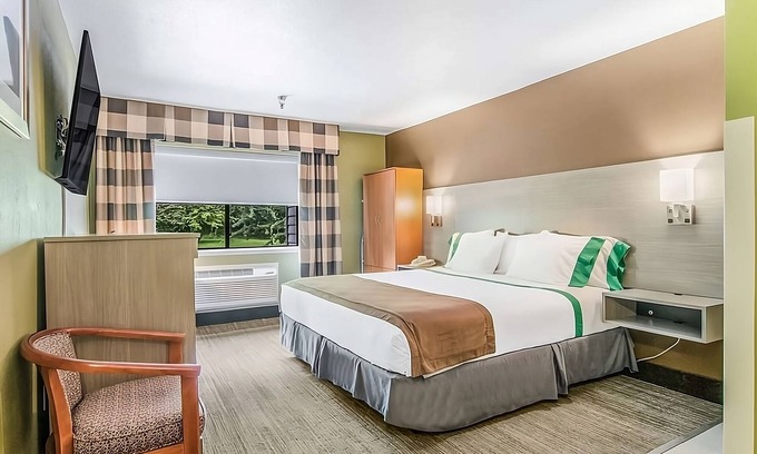 Poulsbo Complejo | Great Relaxing Overnight Stay at GuestHouse Poulsbo! Pets Allowed, Free Parking