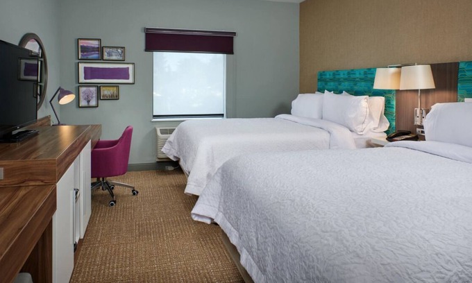 Tigard Casa | Great Relaxing Overnight! 3 Great Units, Pool, Free Parking & Breakfast
