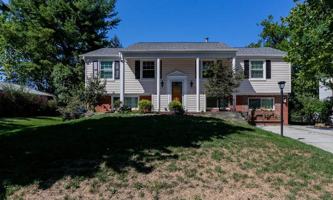 Fairfax Casa | Great single family house near multiple stores and shopping centers