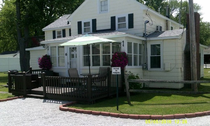 Geneva-on-the-Lake Casa | Great Strip Location|WalktoLake|Wine Country|AC|Grill&Firepit|FamilyFriendly