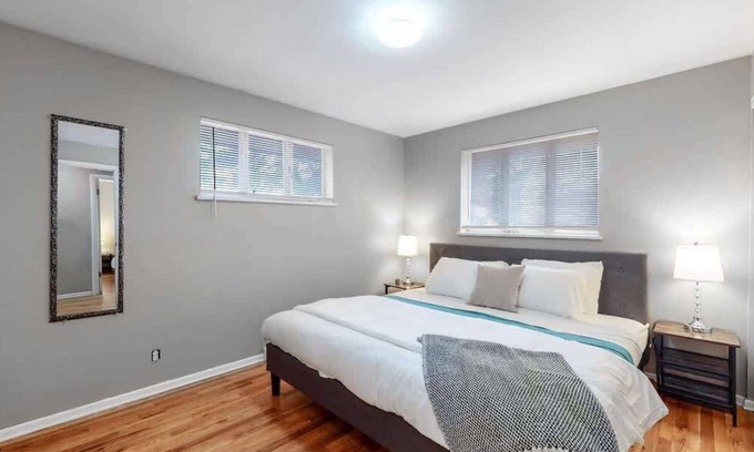 Welby Casa | Great Upper 3 Bedrooms King Beds Ideal for Groups