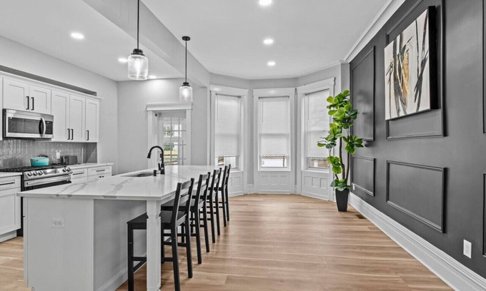 Greenville Casa | Green-Door Brownstone Private Room - BD 2