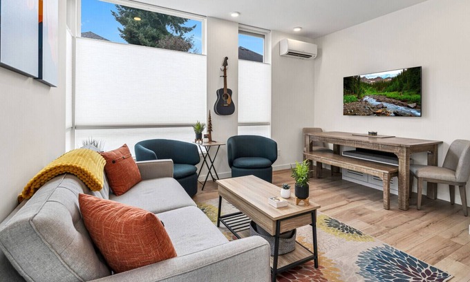 Green Lake Casa | Green Lake 4-Level 2BR Townhome w Rooftop Deck