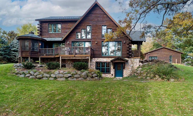 Markesan Casa | Green Lake's The Old Fashioned..Prestige & Value