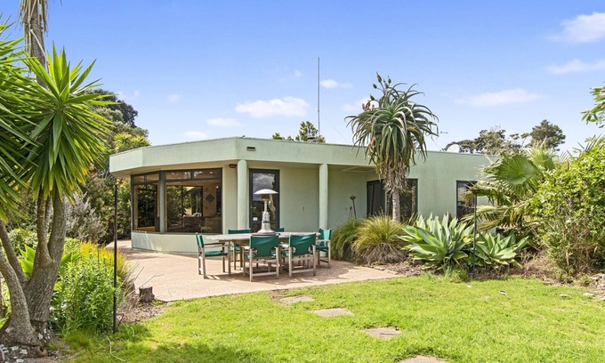Mangawhai Heads Casa | Green Oasis - Mangawhai Heads Holiday Home