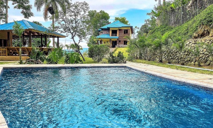 Jarabacoa Villa | Green Village By Hospedify, Hermosa Villa En Las Alturas con Piscina, Billar, y BBQ