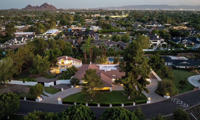 Arcadia Casa | Greenhaven by LuxeKey | 1.5 Acre Sprawling Estate w/ Fenced Pool & Mountain Views