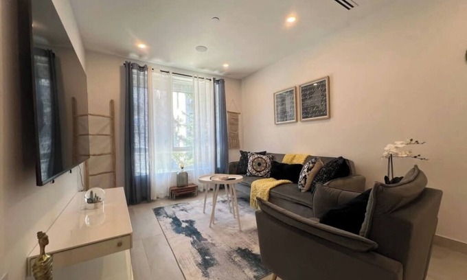 Greenpoint Condominio | Greenpoint 1bdrm 1 bath condo with private parking