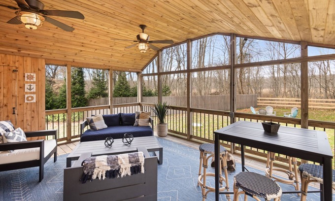 Greenport West Casa | Sunny Daze-Amplia casa en el medio de Long Island Wine Country