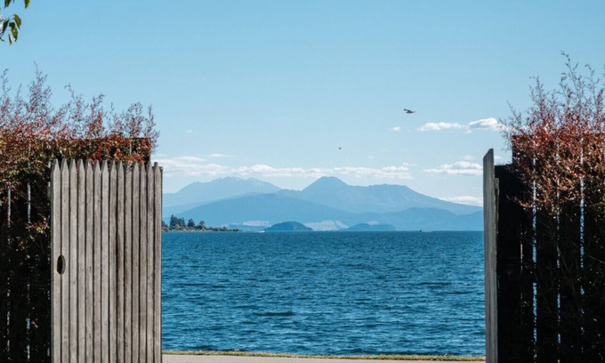 Hilltop Villa | Greenwood Lodge at Lake Taupo | Lakeside Escape w/ Beach, Lawn & Mooring