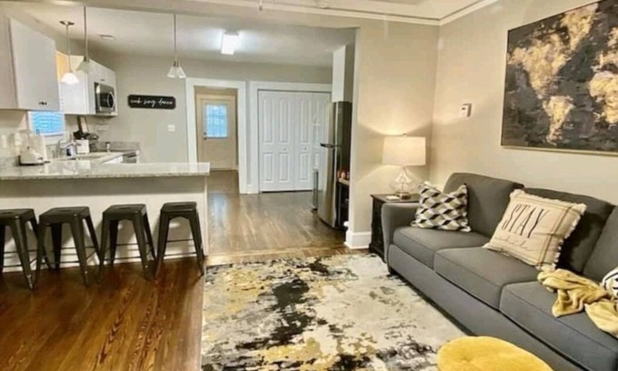 Greer Cabaña | Greer Twin Cottage A - Walk to City Park and Downtown Greer