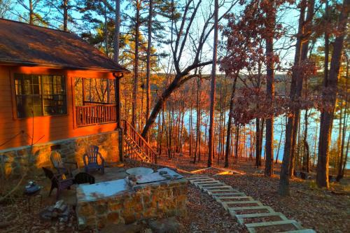 Tumbling Shoals Casa | Greers Ferry Lake Cabin