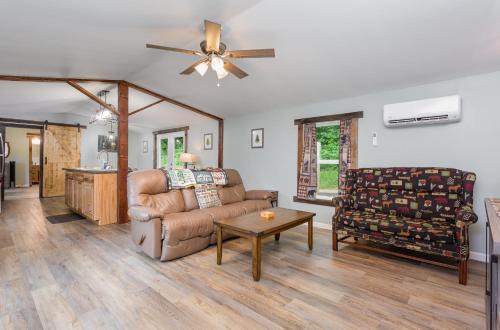 Logan Casa | Grey Pines at Hocking Vacations