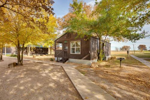 Cayuga Apartamento | Grill and Dock Access Waterfront Kerens Cabin