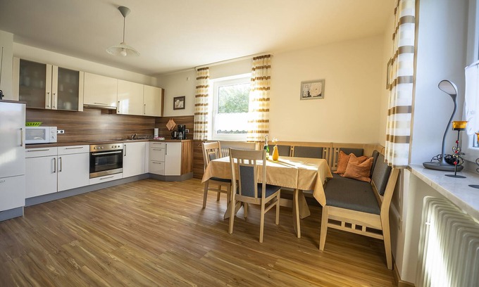 Moosbach Apartamento | Amplios apartamentos acogedores con balcón en una zona tranquila.