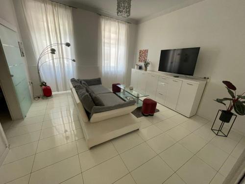 Funfhaus Apartamento | Großzügiges 85m2 City-Apartment - 2 Schlafräume, Hundefreundlich, Westbahnhof Nähe T4