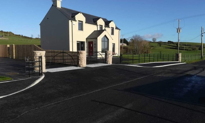 Castlewellan Casa | Gromoth Mountain View Cottages - Lichen Cottage