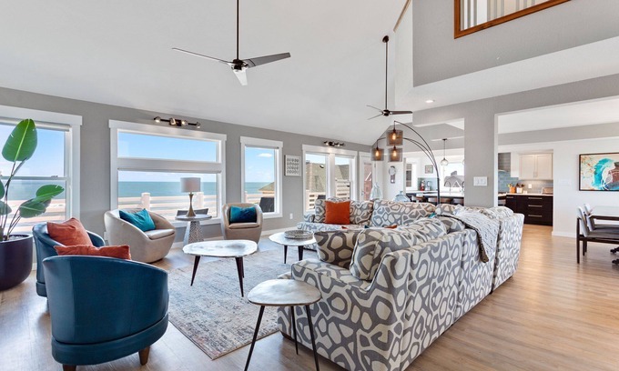 Avon Casa | Groovin'*Oceanfront*8 Bedrms*Elevator*2 Hot Tubs