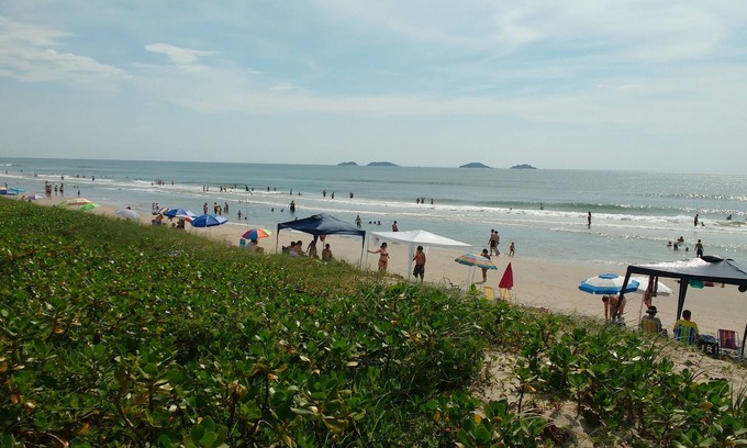 Praia do Ervino Apartamento | lower part house, 100 from the sea.[ entire lease option]