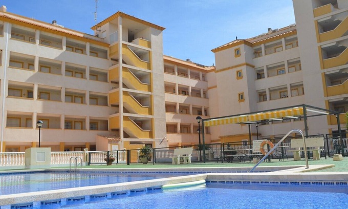 Mar de Cristal Apartamento | Apartamento en bajo con gran patio, piscina comunitaria.