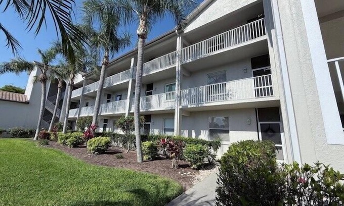 Palmer Ranch Condominio | Ground floor Stoneybrook Golf & Country Club