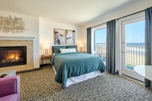 Lincoln City Casa | Ground Floor Studio - Easy Beach Access - Pool and Hot Tub
