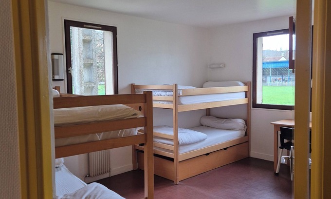 Evreux Casa | Group gîte with reception room in a green setting in the center of town.