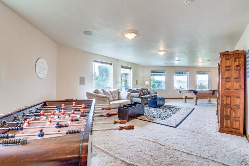 Gold Beach Casa | Groups Welcome! Ocean-View Escape in Gold Beach
