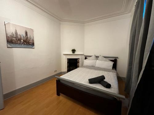 Mile End Casa | Grove Rooms 2