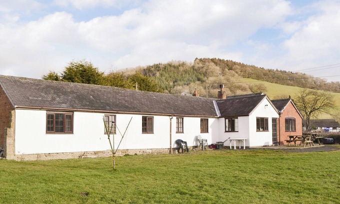 Acton Scott Cabaña | Grove Sprightly Barn