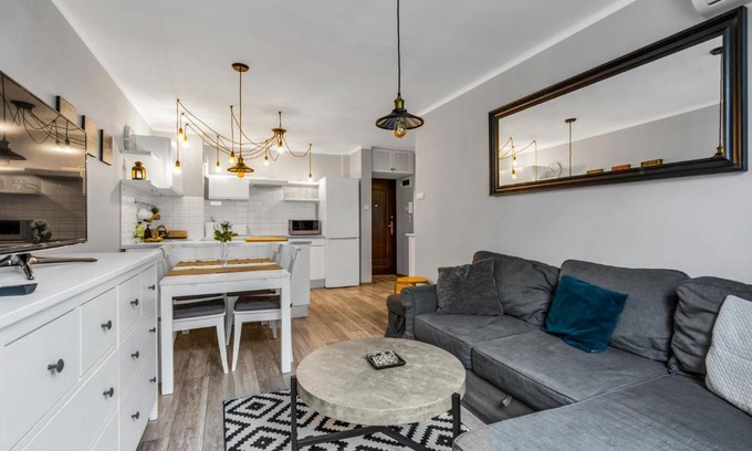 Mirow Apartamento | Grzybowska 13th Floor Stylish Apartment by BookingHost